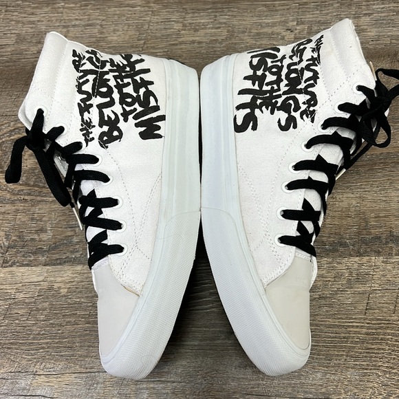 SOLD Straye Find Your Grind “The Future Belongs To The Misfits” Sneakers - Picture 9 of 10